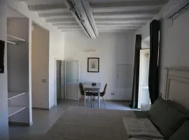 Nel cuore del centro storico in piazzetta w AC