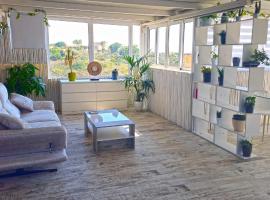 Satori Studio - open plan seaviews private terrace & shared pool, hotel a Il-Pergla