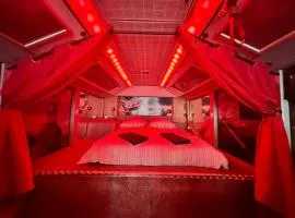 Nuit en BUS insolite pour une escapade romantique ou familiale