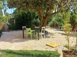 Logement 2 personnes cosy avec petit jardin