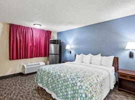 HomeTowne Studios by Red Roof Yuba City Bonanza - Marysville, khách sạn ở Yuba City