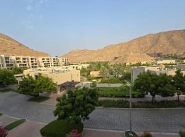 Muscat bay Zaha two bedroom apartment, aparthotel v destinaci Bandar Jişşah