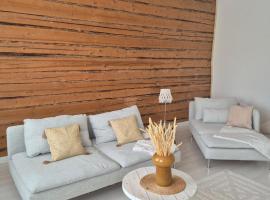 Idyllic wooden house two-room apartment, Hotel in Pori