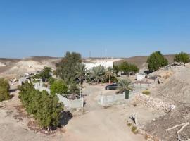 ڤيلا خط سناو - الدقم, hotel en Distah