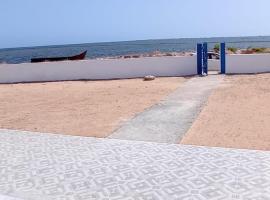 Dar Fraj-Maison d'h&ocirc;te Kerkennah, hotel con estacionamiento en Mouamla