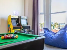 Entire Home on Beach Front, Sleeps 25 with Free Parking