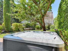 Appartement avec jardin - A 10 minutes de Disneyland, hotel med boblebade i Mont&eacute;vrain