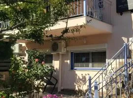 Liakos' Apartments