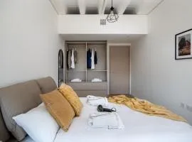 The Yellow Suite for Professionals at MK Central with Free Parking and Fast Wi-Fi