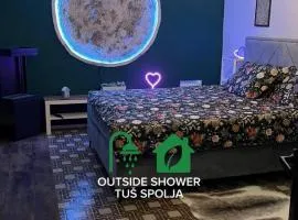 Avaluna - 2 rooms - shower outside tus spolja