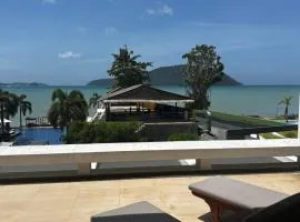 Luxury Beachfront Retreat 5 Stars Resort, Pool and Sea View