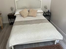 The Meadow Garden Guest Room, homestay in Newmarket