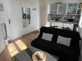 Appartement T1B place saint Anne, Hotel in La Riche