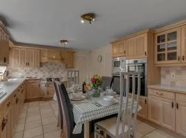 6br Home Sleeps 11 Families & Business Groups