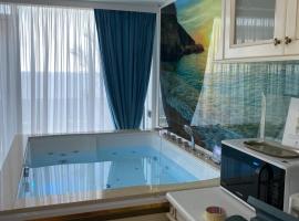 Luxury by WhiteTitanicBreeze, hotel in Năvodari
