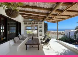 Full Relaxation - Private Villa - Sea View - Stunning Garden - 2 Terraces - 2 Bedrooms - Wifi - Parking - Washing Machine