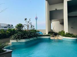 Colombo Skyline Luxury Apartments at Tri-Zen - Pool and Amazing City Views, budjettihotelli kohteessa Colombo