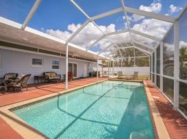 Apollo Beach Retreat - 3BR - Pool - Backyard -BBQ, ξενοδοχείο σε Apollo Beach