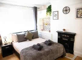 Brighton & Hove 4 bedrooms house with garage