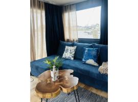 Premium Houseboat Blue Lagoon, Hotel in Lübeck