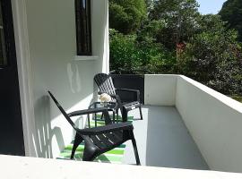 Garden View Apartments, hotel in Roseau