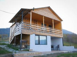 Mountain-View 3BR Wooden Cottage, hotell sihtkohas K'vishkhet'i
