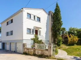 Les Arènes - Grande maison familiale rénovée, 6 à 12 personnes , Vue sur les Arènes, Garage véhicule électrique, Parking Gratuit