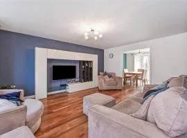 4 Bed Family Home in Andover