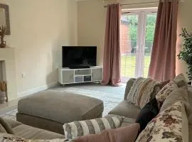 Beautiful 4-Bedroom Home for Groups & Families