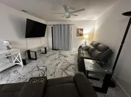Duplex on CANAL all updated new furniture