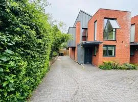 Taylors Place 3bedroom 2Bath Modern House in Winchester Wifi 2FreeParking
