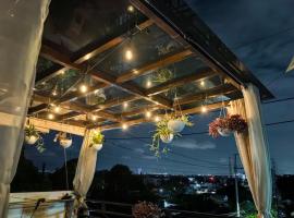 Chic Hilltop Hideaway and Stylish Stay in Caloocan's Crestview, hôtel à Camarin