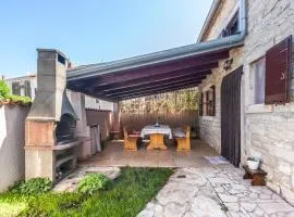 House Nicol - Authentic Istrian holiday home with terrace and garden near the Sea