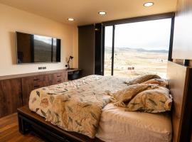 Jacuzzi y chimenea en el P&aacute;ramo de Santurb&aacute;n &ndash; kemping 