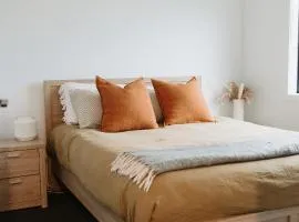 Warm, Modern 3bedroom 2bathroom Home