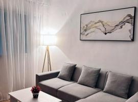Cozy 2BR Condo near Airport- Perfect for travelers, hotel sa Lapu Lapu City
