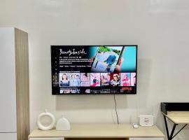 Nuvali - Free use of Massage Chair-Pool Access-Hot Shower, hotel em Calamba