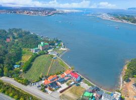 West Sky Pension Anmyeondo, Hotel in Taean