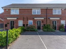 Walk To Airport - 3 Bedrooms x2 Driveway - EV Charging - Washer & Dryer