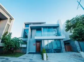 Regal Victoria Villa Luxury BT5-8