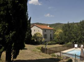 La maison de maître, familiehotell i Cascastel-des-Corbières