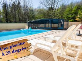 Gîte Bihan 4P piscine ou jacuzzi, hôtel à Saint-Évarzec