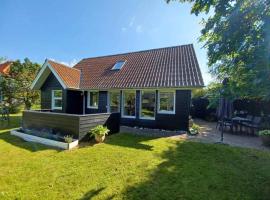 Charming Summer House At Vejlby Fed, hotel en Middelfart