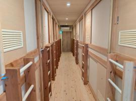 Your Space Capsule Hotel Fuji Station, hotel em Fuji