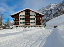 Hotel Omesberg, hotel di Lech am Arlberg