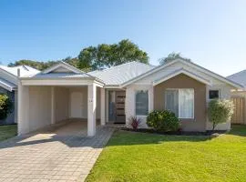 Ocean Blue Bungalow Easy Beach Stay in Busselton