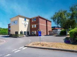 GO2 Gloucester Hotel by OYO