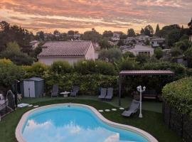 Bas de villa composée d'un 3 pièces et d'un studio avec piscine privée, hotel v destinaci Villeneuve-Loubet