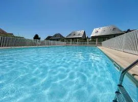 Maison cosy avec piscine proche plage et port à pied