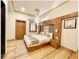 Swimming Pool # LUXUARY HOTEL A ONE -L Near Sea Beach And Jagannath Temple - Restaurant # Lift # Parking Facilities - Fully Air Conditioning Luxuary Room - Top Classs Hotel In Puri, ubytování v soukromí v destinaci Purí